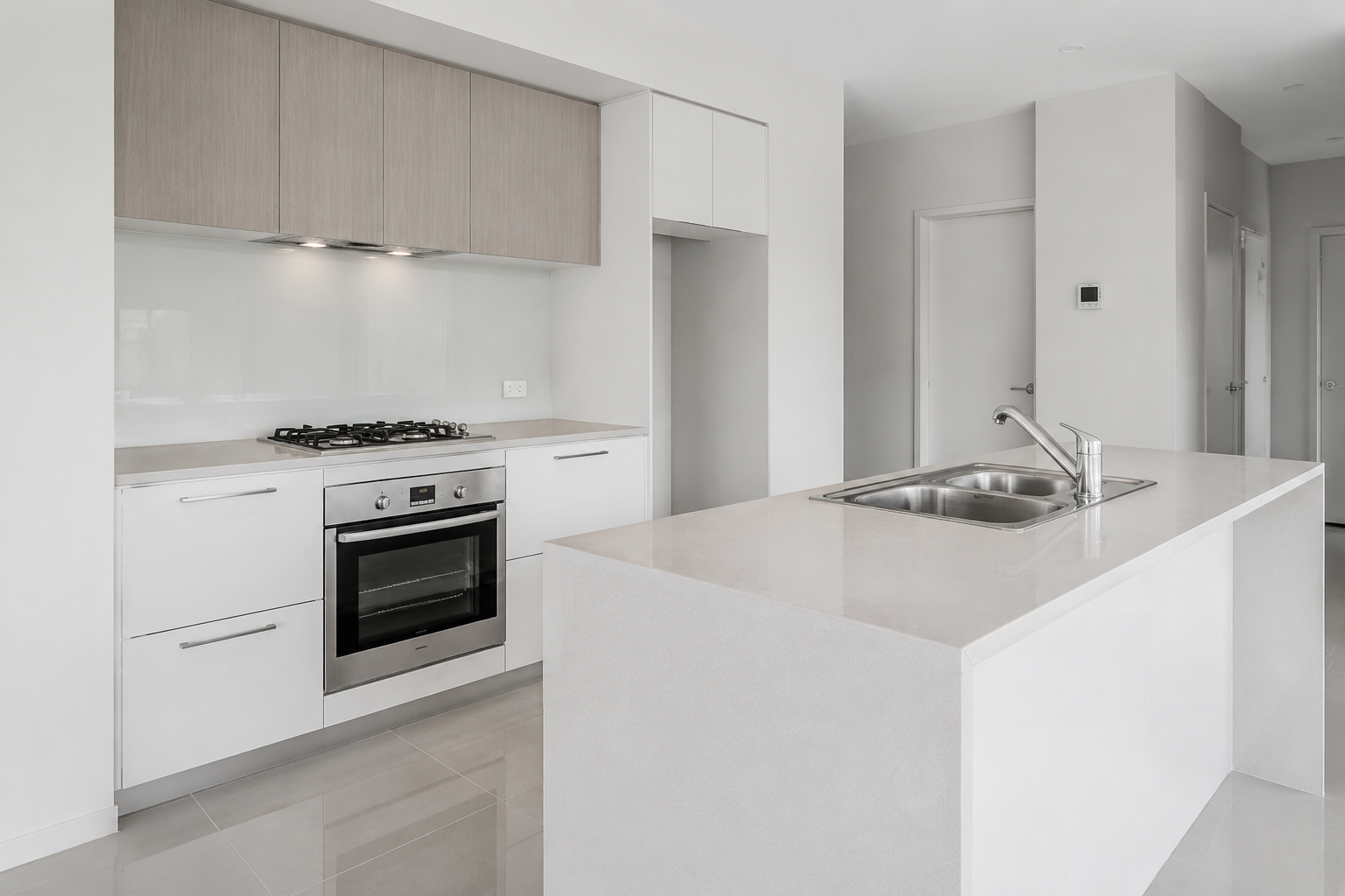 Detailed kitchen cleaning for an end of lease inspection